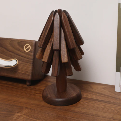 arbre au bois avec trois supports